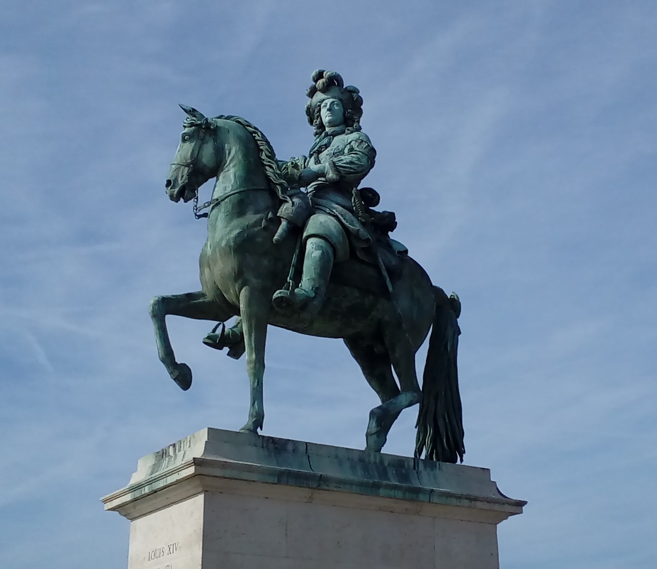 Statut de Louis XIX à cheval